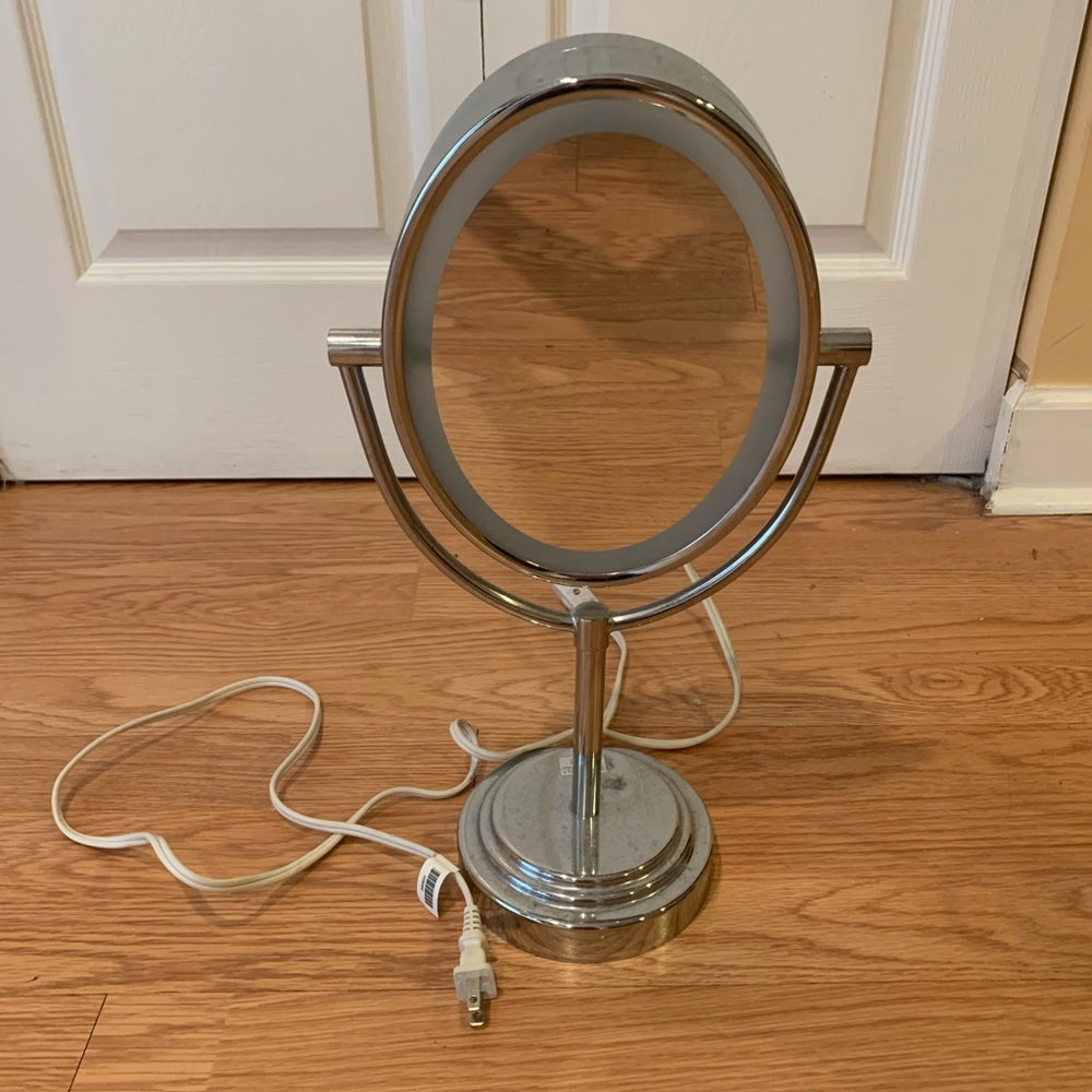 Light-up Makeup Mirror